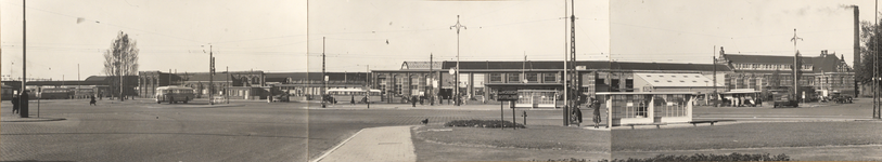 165805 Panorama van het N.S.-station Nijmegen te Nijmegen, na voorlopig herstel van oorlogsschade.